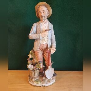 Vintage Porcelain Figure Farmer Old Man Gardener Taiwan Art Statue Homeco 8816